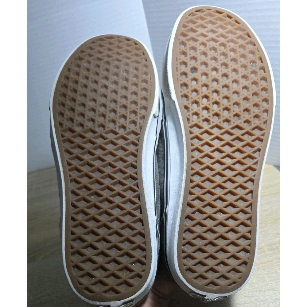 VANS GREY DENIM  LOW TOP SKATEBOARD SHOES‎ with elastic faux laces. Mens Size 9